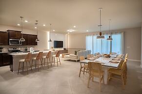 Fun and Relax 10 Bed Home Pool Themed Rooms