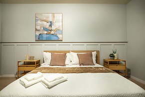 Fun and Relax 10 Bed Home Pool Themed Rooms