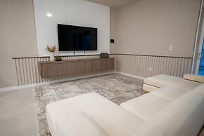 Fun and Relax 10 Bed Home Pool Themed Rooms