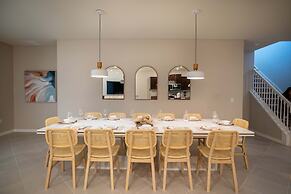 Fun and Relax 10 Bed Home Pool Themed Rooms