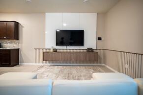 Fun and Relax 10 Bed Home Pool Themed Rooms