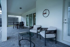 Stunning 10 Bed Home With Themed Rooms Pool