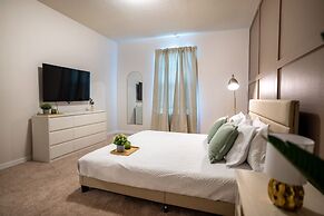 Stunning 10 Bed Home With Themed Rooms Pool