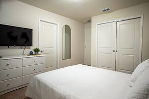 Stunning 10 Bed Home With Themed Rooms Pool