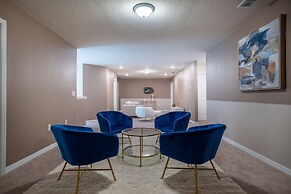 Stunning 10 Bed Home With Themed Rooms Pool