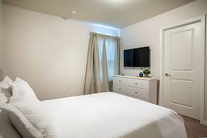 Stunning 10 Bed Home With Themed Rooms Pool