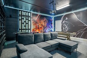 Stunning 10 Bed Home With Themed Rooms Pool