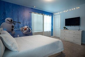 Stunning 10 Bed Home With Themed Rooms Pool