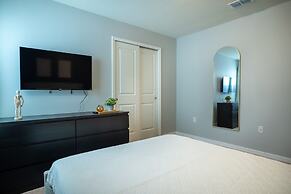 Stunning 10 Bed Home With Themed Rooms Pool