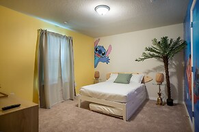 Stunning 10 Bed Home With Themed Rooms Pool