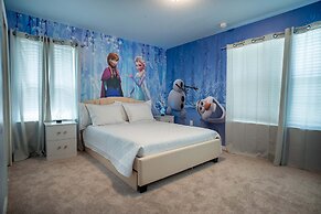 Stunning 10 Bed Home With Themed Rooms Pool