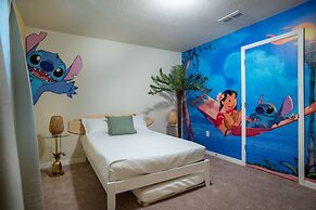 Stunning 10 Bed Home With Themed Rooms Pool