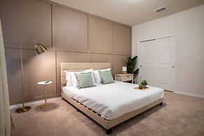 Stunning 10 Bed Home With Themed Rooms Pool