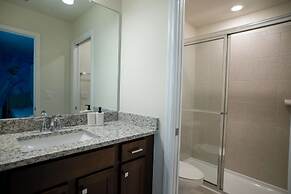 Stunning 10 Bed Home With Themed Rooms Pool