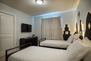 Stunning 10 Bed Home With Themed Rooms Pool