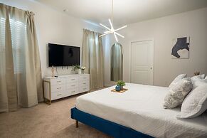 Stunning 10 Bed Home With Themed Rooms Pool