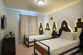 Stunning 10 Bed Home With Themed Rooms Pool