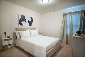 Stunning 10 Bed Home With Themed Rooms Pool