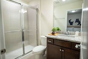 Stunning 10 Bed Home With Themed Rooms Pool