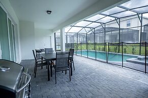 Stunning 10 Bed Home With Themed Rooms Pool