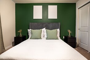 Stunning 10 Bed Home With Themed Rooms Pool