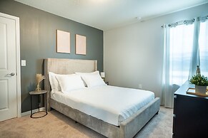 Stunning 10 Bed Home With Themed Rooms Pool