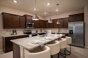 Stunning 10 Bed Home With Themed Rooms Pool