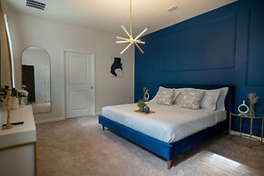 Stunning 10 Bed Home With Themed Rooms Pool