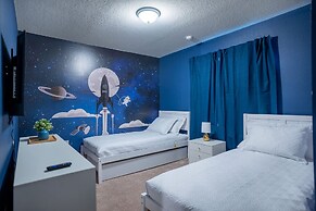 Stunning 10 Bed Home With Themed Rooms Pool