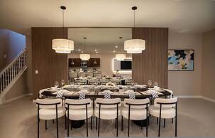 Stunning 10 Bed Home With Themed Rooms Pool