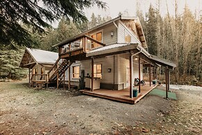 Welcome to The Baker House Retreat - The Ranch House and The Bunk Hous