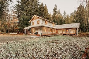 Welcome to The Baker House Retreat - The Ranch House and The Bunk Hous