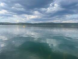 Villa Iskar Lake Residence