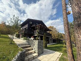 Villa Iskar Lake Residence