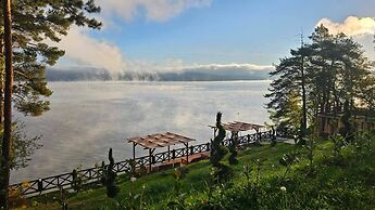 Villa Iskar Lake Residence