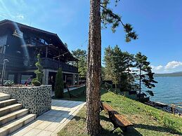 Villa Iskar Lake Residence