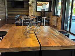 Villa Iskar Lake Residence