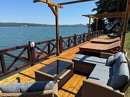 Villa Iskar Lake Residence