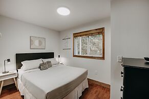 Mt Baker Rim Cabin 24 - Hot Tub, Wifi, Air Conditioning, Sleeps 8