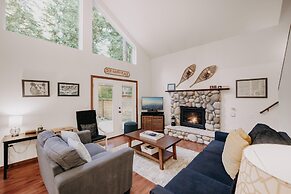 Mt Baker Rim Cabin 24 - Hot Tub, Wifi, Air Conditioning, Sleeps 8