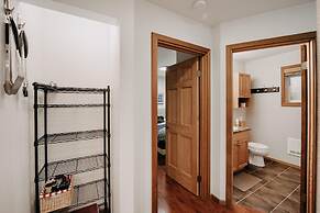 Mt Baker Rim Cabin 24 - Hot Tub, Wifi, Air Conditioning, Sleeps 8