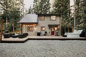 Mt Baker Rim Cabin 24 - Hot Tub, Wifi, Air Conditioning, Sleeps 8