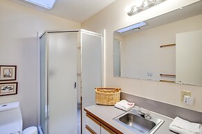 Glacier Springs Cabin - Wood Stove, Hot Tub, Wifi, Sleeps 8