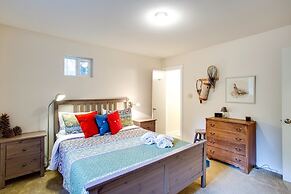 Glacier Springs Cabin - Wood Stove, Hot Tub, Wifi, Sleeps 8