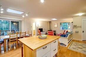 Glacier Springs Cabin - Wood Stove, Hot Tub, Wifi, Sleeps 8