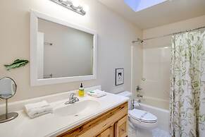 Glacier Springs Cabin - Wood Stove, Hot Tub, Wifi, Sleeps 8