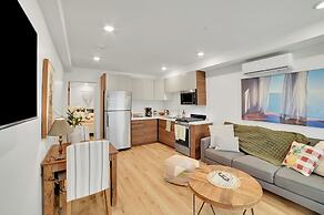 Brand-New Chic Nest In Prime Location