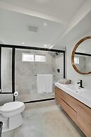 Brand-New Chic Nest In Prime Location