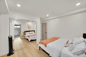Brand-New Chic Nest In Prime Location