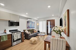 Brand-New Chic Nest In Prime Location
